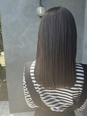 アッシュブラウン　ブリーチなしの透明感