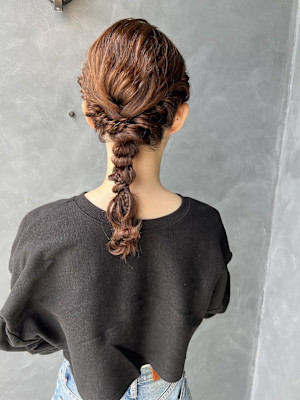 ヘアセット　結婚式　お呼ばれ　ヘアアレンジ　編みおろし