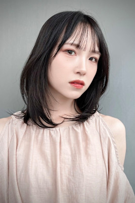 韓国風ミディアムヘア　くびれミディ　レイヤーカット　ボブルフ