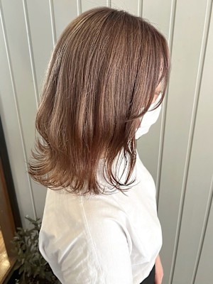 ミルクティーベージュ　ミディアムレイヤー　顔周りレイヤー