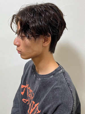 ナチュラルパーマ　センターパート　束感　ブラウンカラー