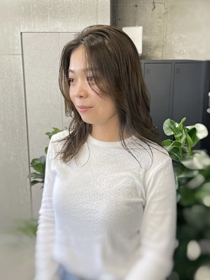 秋にオススメ◎オリーブグレージュカラー