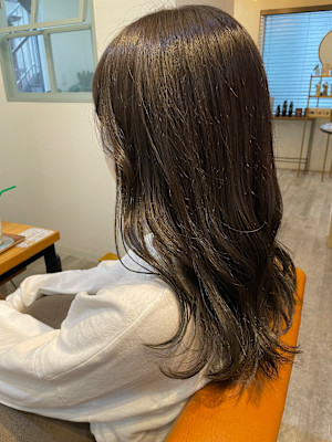 オリーブベージュ