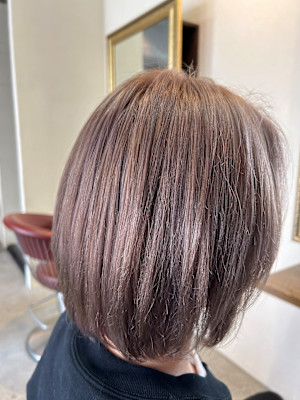 ミディアムボブ×ベージュ