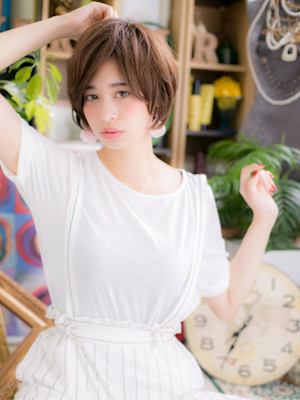 ココアベージュ小顔抜け感ラフショートウルフ　フェザーショート