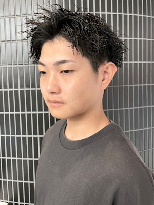 ツーブロック　刈り上げ　ソフトツイストパーマ　アップバング