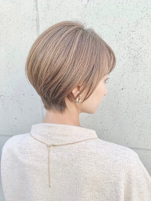大人美人くびれショート似合わせカットイルミナカラー髪質改善