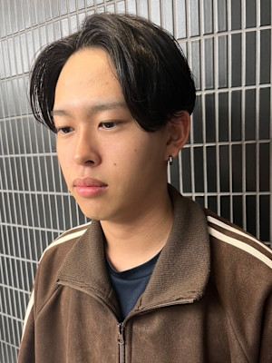 爽やか ニュアンスパーマ センターパート 刈り上げ　20代 