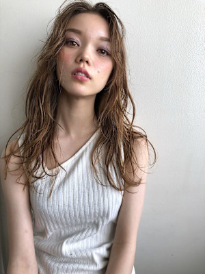 ことりベージュ×ロングレイヤースタイル