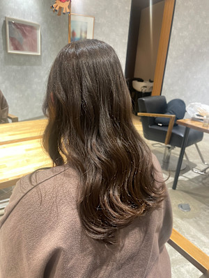 オリーブベージュ