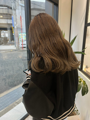 イエローベージュ