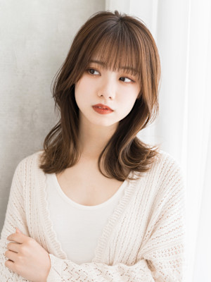 ナチュラルベージュカラー×こなれミディ