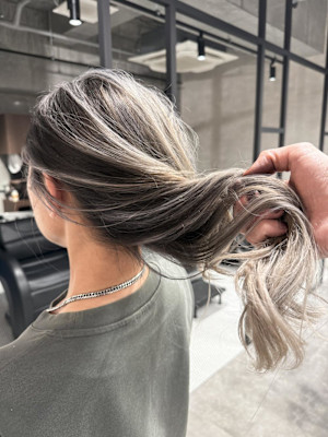 ★顔周り・襟足も筋感あるシャドウルーツバレイヤージュ★