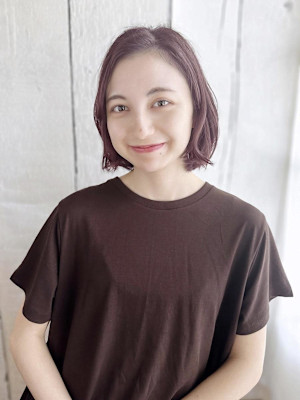 ピンクカラーのニュアンスカールボブ