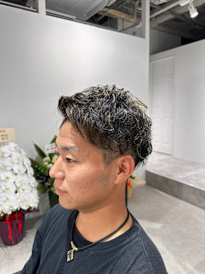 ハイライトとパーマで創るアップバングスタイル◎