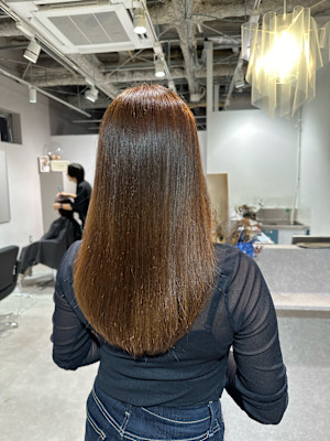 今大人気の髪質改善ストレートで艶髪に！