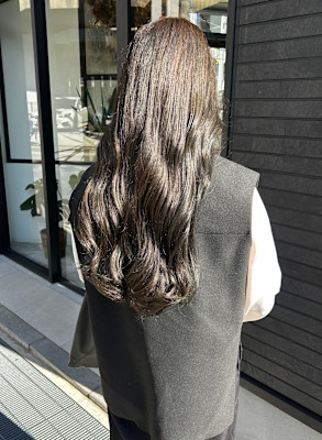 ダークブラウン