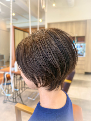 ショートボブ×グレージュカラー