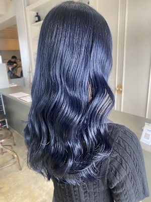 ブルーグレー　艶髪　韓国風　アッシュカラー　ゆる巻きロング