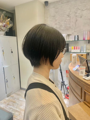 暗髪ナチュラルショート