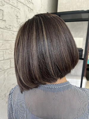 30.40代白髪ぼかしハイライトベージュボブ