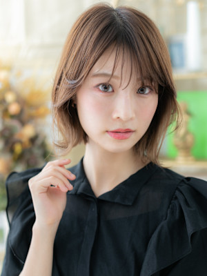 インナーカラー外ハネカール小顔ウルフヘア　フェザーショート