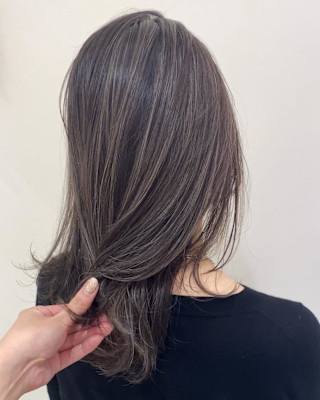 細めハイライト深めベージュカラー