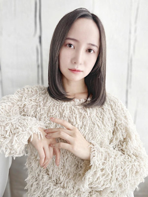 センターパートの大人ワンカールスタイル