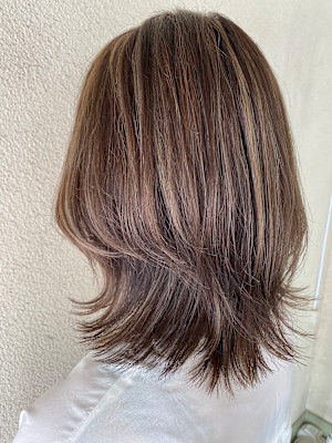 外ハネが可愛いレイヤーボブ