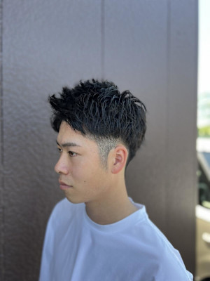 ショート×アップバング