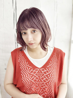 ツヤ感ピンクのニュアンスカールボブスタイル