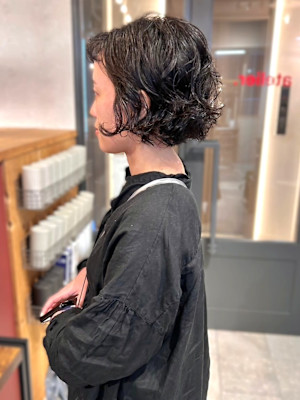 ボブパーマ　強めパーマ　オン眉　束感　20代　大人ショート