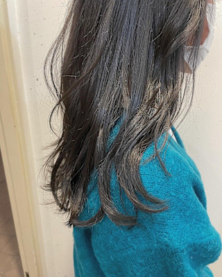 暗めグレー×顔周りレイヤー