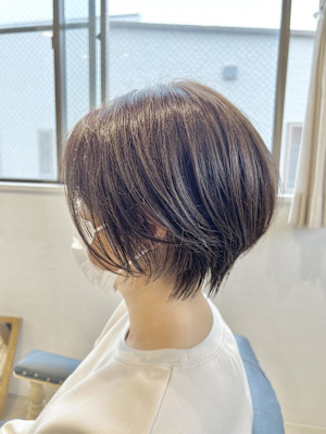 ショートボブ×ベージュ