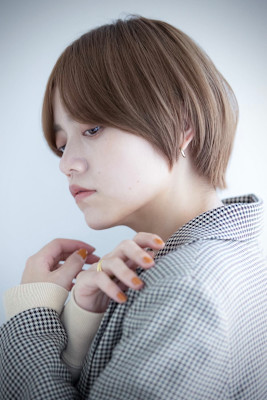 ハンサムマッシュショート　耳掛けショート　ベージュカラー