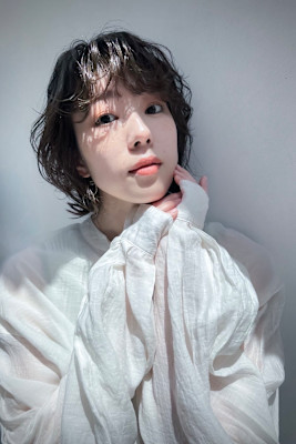 ソフトウルフ　ボブルフコテ巻きパーマ　オリーブカラー