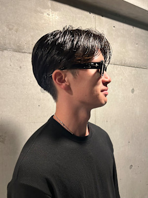 メンズ　メンズヘア　センターパート　ナチュラルセンター分け