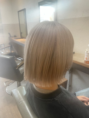 ホワイトベージュヘア