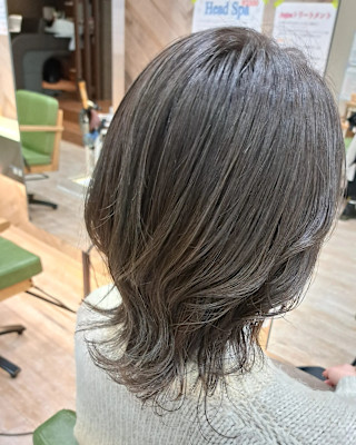 ミディアムウルフグレージュ