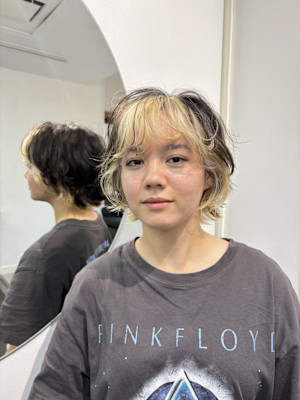 インナーカラー/抜きっぱなしブロンド/ブリーチあり/横浜元町