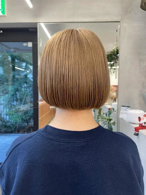 ボブ/ハイトーン/ベージュカラー