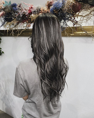 ハイライト バレイヤージュ  デザインカラー シルバーカラー