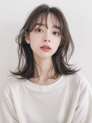 くびれミディアム　レイヤー　ナチュラルブラウン　20代