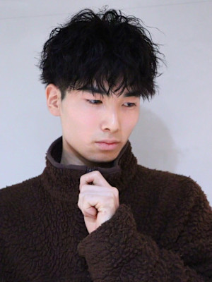 ツイストスパイラルパーマ　強めパーマ　マッシュパーマ　束感