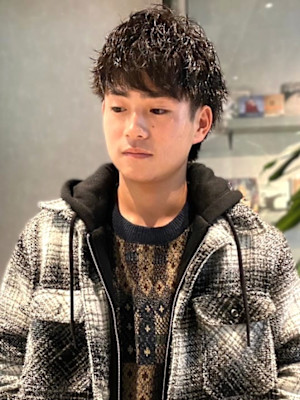 ツイストスパイラルパーマ　束感　10代20代　マッシュパーマ