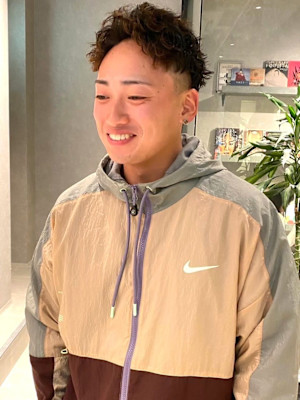 アップバング　スパイラルパーマ　束感　メンズパーマ　20代