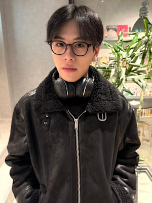 韓国マッシュ　センターパート　爽やか　ダークカラー　眉カット