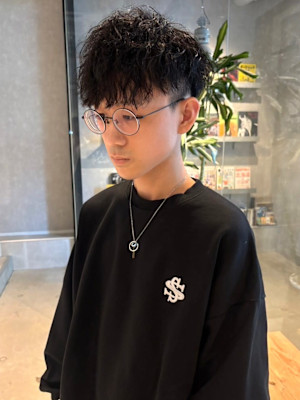 ツイストスパイラルパーマ　刈り上げ　ツーブロック　束感