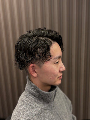 周りと差をつけろ！！ツーブロックハードパーマ☆