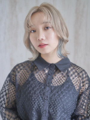 ホワイトベージュ×ペールブルーのボブ♪